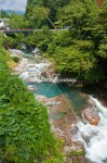 甌穴のある四万川の流れ